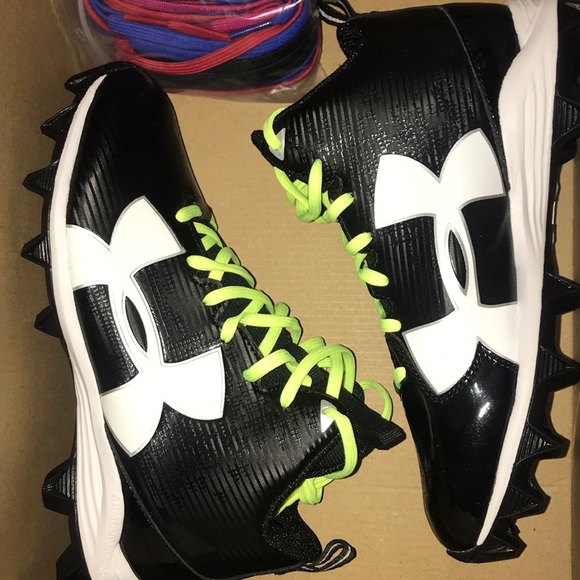 🏈Under Armour Sports Cleats⭐️NEON Yellow strings! - Picture 2 of 5